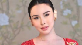 Fitria Yusuf anggun dengan kebaya merah - @fitriayusuf_official