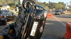 Minibus terguling di Exit Toll Bocimi Seksi 2 Sukabumi - Ist
