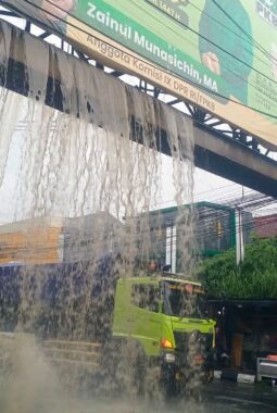 Air mancur dadakan di Cibadak Sukabumi, warga: Seharusnya ada tindakan