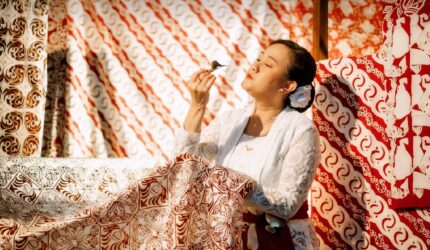 Fonna Melania dan ragam batik dengan pola hias karyanya - Batik Lokatmala