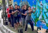 Gunawan Sadbor Sukabumi beraksi di trotoar, netizen nilai bikin malu Jabar dan Sunda - Ist