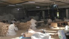 Suasana di pabrik PT Karya Karung Bersama - Ist