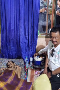 31 tahun tubuh digerogoti belatung, keluarga Ahmad Yani terharu dijenguk Bupati Sukabumi