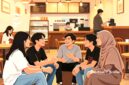 Ilustrasi nongkrong bareng teman-teman - sukabumiheadline.com