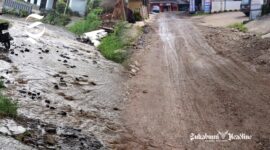 Jalan Kabupaten di Nyalindung Sukabumi rusak dan tanpa drainase - Mulyana