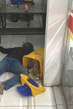 Andriansyah ditemukan meninggal dunia dalam Alfamart di Sukabumi