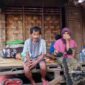 Nasib miris Abah Mitra dan Sawiyah asal Sukabumi, tidur di luar karena gubuk mau ambruk - Wulan