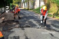 Perbaikan jalan rusak di Kabupaten Sukabumi - Dinas PU Kabupaten Sukabumi