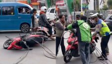 Rifaldi, biker Sukabumi terjungkal akibat kabel menjuntai ke jalan - Ist