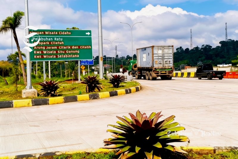 Suasana di sekitar gerbang Tol Bocimi Seksi 2 - sukabumiheadline.com
