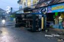 Truk muatan kayu semperan terguling di Parungkuda, Sukabumi - sukabumiheadline.com
