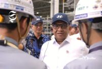 Wakil Menteri Ketenagakerjaan, Afriansyah Noor ketika mengunjungi pabrik Hyundai EV di Cikarang - Humas Kemenaker