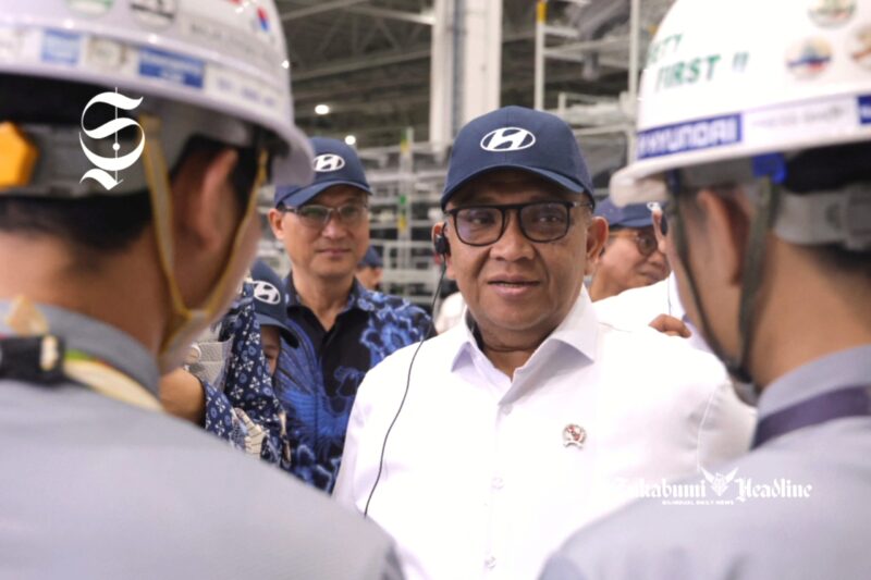 Wakil Menteri Ketenagakerjaan, Afriansyah Noor ketika mengunjungi pabrik Hyundai EV di Cikarang - Humas Kemenaker