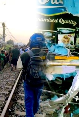1 tewas, truk boks hancur disambar KA Pangrango di Cibadak Sukabumi