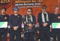 Ketua DPRD Kabupaten Sukabumi Budi Azhar Mutawali dan Bupati Sukabumi Asep Japar (dua tengah) - Ist