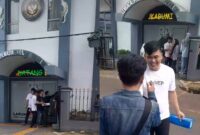 Menyambut sahabat masa kecil bebas dari penjara - @ikename