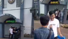 Menyambut sahabat masa kecil bebas dari penjara - @ikename