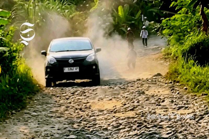 Jalan rusak di Cibitung, Kabupaten Sukabumi - Riki Ramdani