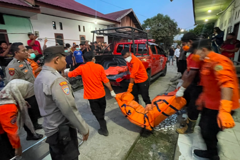 Jenazah Kholid Jaelani asal Sukabumi dievakuasi petugas - Humas Polri