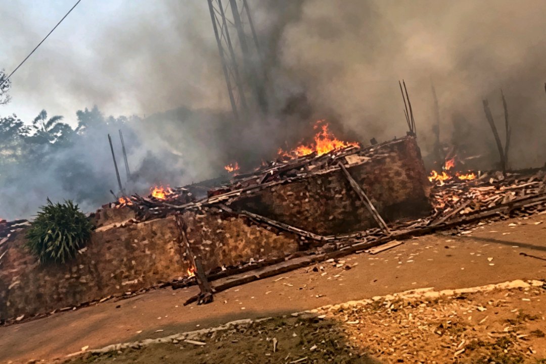 Kampung Adat Ciptamulya Sukabumi terbakar, 70 rumah ludes 1 Kampung Adat Ciptamulya Sukabumi terbakar - Ist