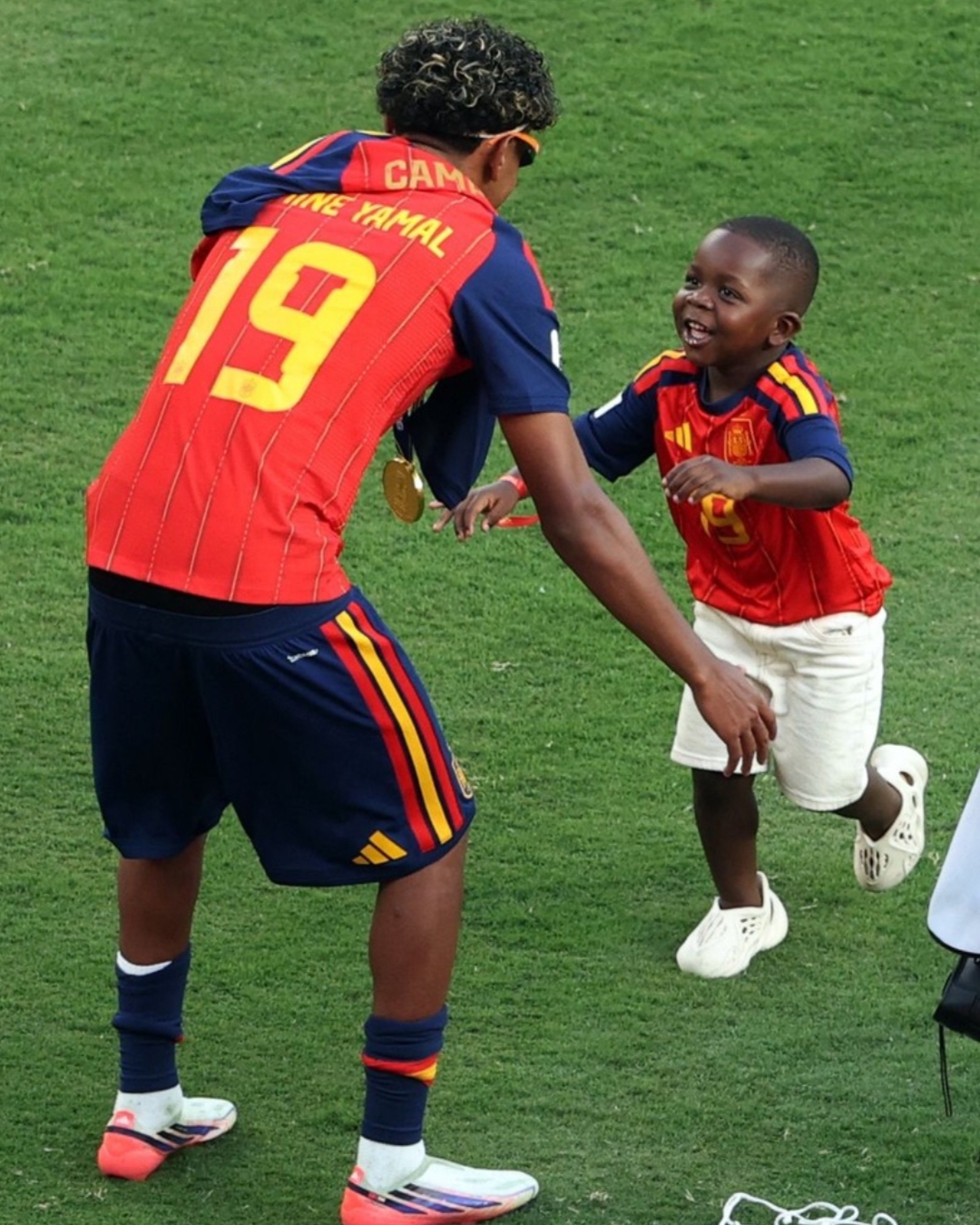 Biografi Lamine Yamal, bocah Muslim miskin asal Spanyol ke panggung juara Piala Dunia 2026 2 Lamine Yamal bersama Keyne - Ist