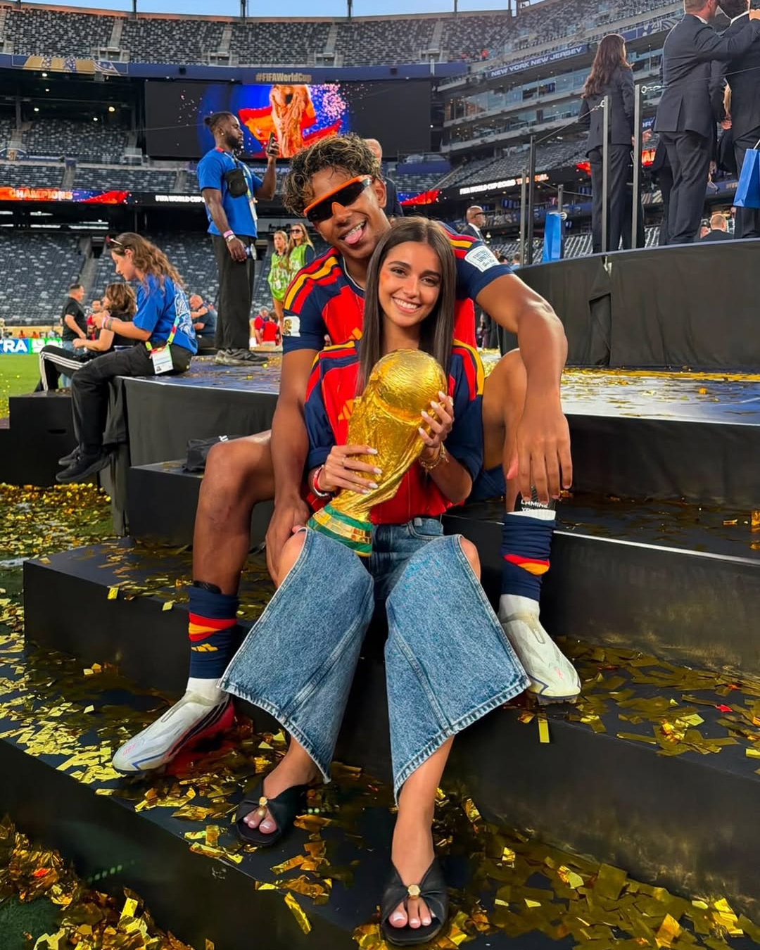 Profil Inés Garcia Santos dan kisah cinta dengan pesepakbola Muslim Lamine Yamal 3 Lamine Yamal dan Ines Garcia Santos di stadion - @ineesgaarcia