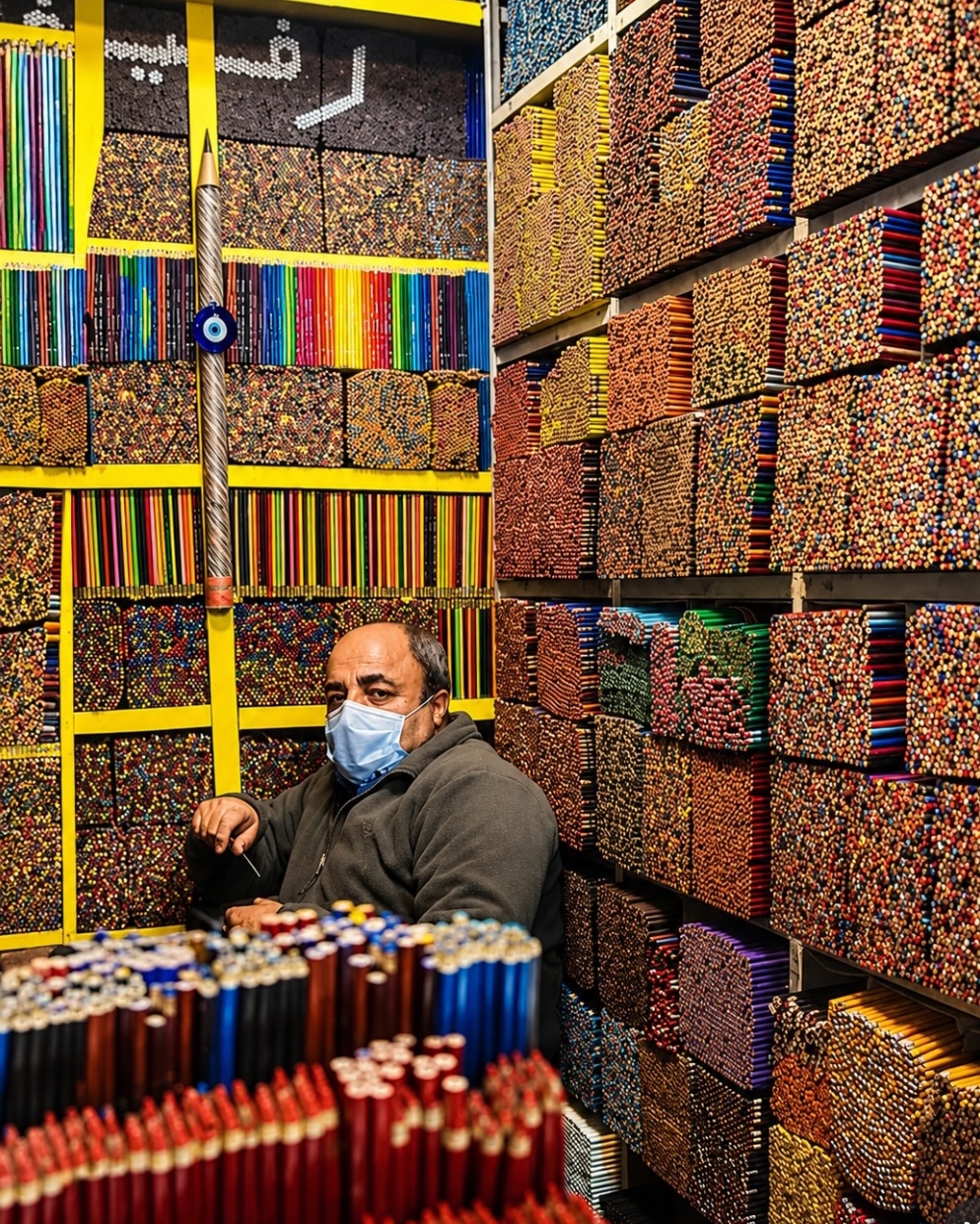 Inspirasi dari Mohammad Rafi, pemilik toko pensil di Grand Bazaar Tehran 1 Mohammad Rafi, pemilik toko pensil di Iran - Ist