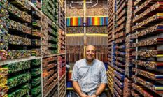 Inspirasi dari Mohammad Rafi, pemilik toko pensil di Grand Bazaar Tehran
