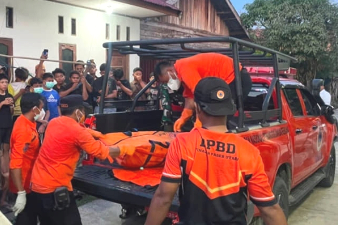 Penyebab kematian Kholid Jaelani asal Cisaat Sukabumi menurut Polres PPU 1 Petugas sedang mengevakuasi jenazah Kholid Jaelani - BPBD PPU