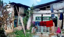 Rumah warga pemilik lahan terdampak pembangunan Jalan Tol Bocimi Seksi 4 nyaris ambruk - Dodi Zein