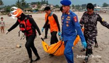 Ahmad Nadif Fadilah asal Jakarta ditemukan tewas di Pantai Karangnaya Sukabumi - Tim SAR
