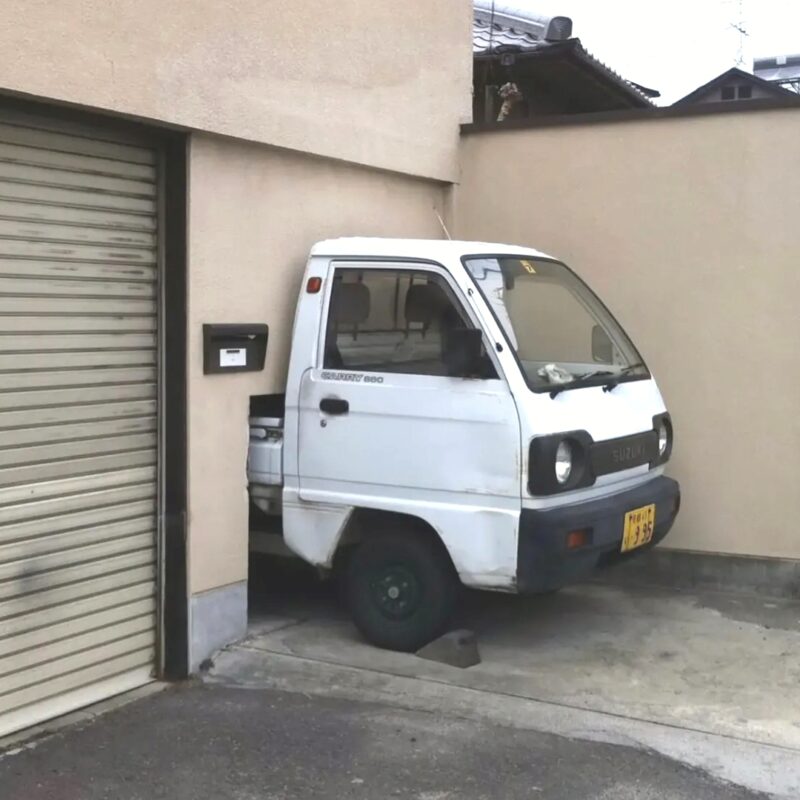 Garasi mobil di rumah warga Jepang - Ist