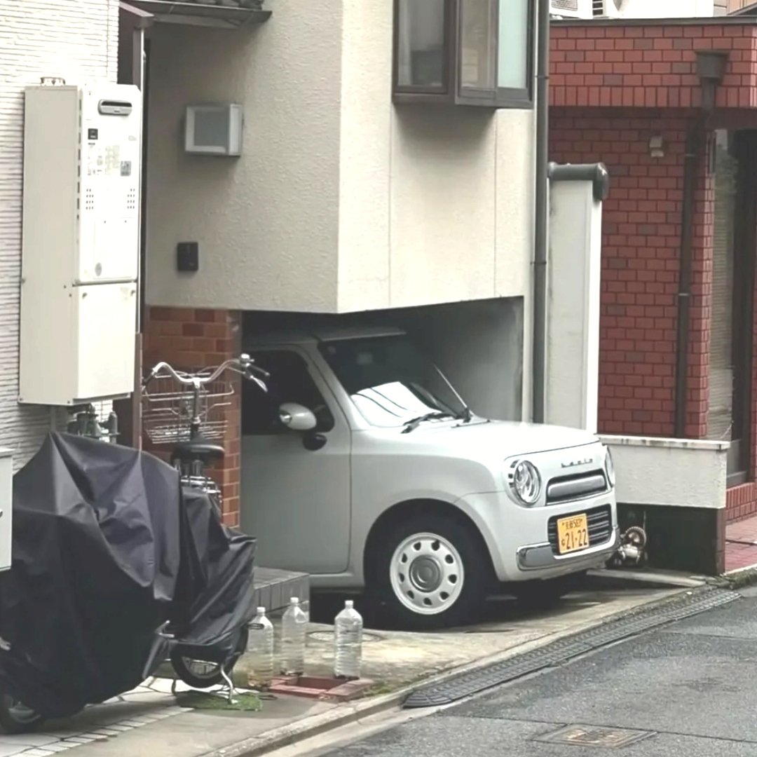 Garasi mobil di rumah warga Jepang - Ist