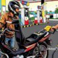 Ilustrasi motor sedang diisi Pertalite di SPBU - sukabumiheadline.com