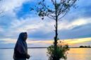 Matahari terbenam di Pantai Keusik Urug, Sukabumi - Ist