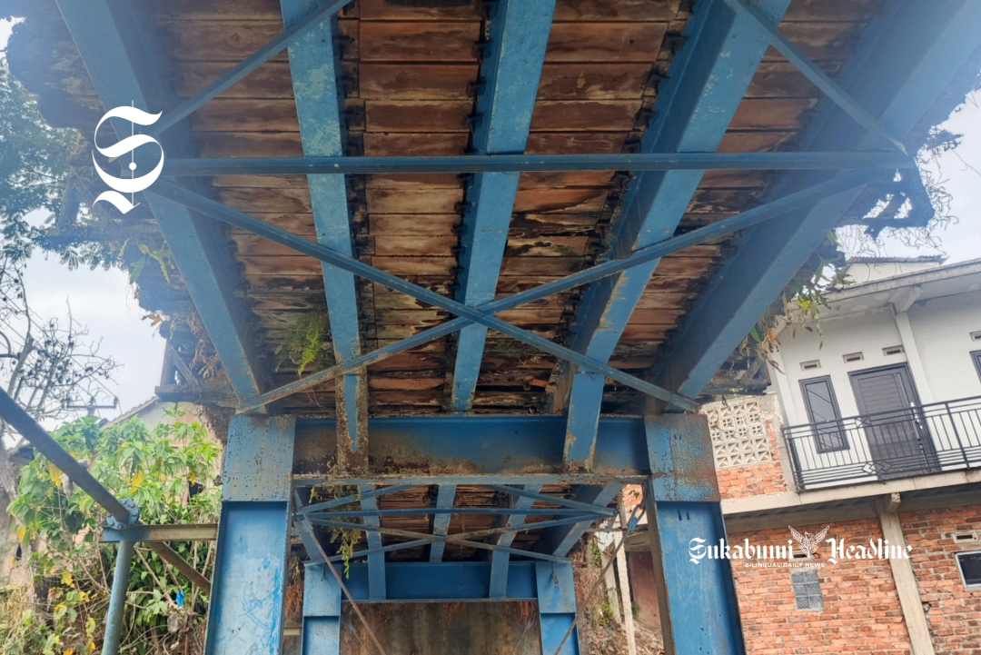 7 penampakan Jembatan Cipamatutan Sukabumi: Lapuk, kumuh dan rawan ambruk 5 Bagian bawah Jembatan Cipamatutan tampak lapuk - sukabumiheadline.com