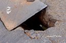 Jalan berlubang di Jembatan Cipamatutan - sukabumiheadline.com