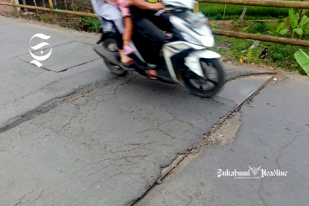 7 penampakan Jembatan Cipamatutan Sukabumi: Lapuk, kumuh dan rawan ambruk 2 Jalan retak di Jembatan Cipamatutan - sukabumiheadline.com