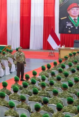 Di Sukabumi Menhan dan Wapang TNI ingatkan skill menembak dan bela diri: Mutlak