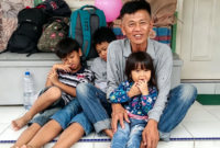 Ayah dan tiga anak asal Sukabumi, Jawa Barat, terlantar di Medan - Ist
