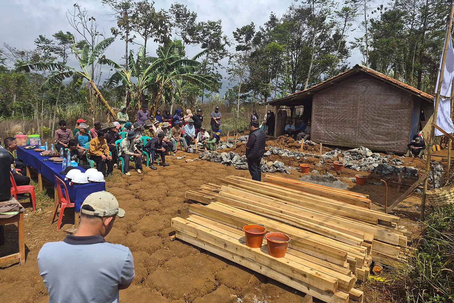 Human Initiative (HI) dan Internationale Humanitaire Hulporganisatie (IHH) Belanda bantu korban bencana di Sukabumi