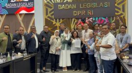 PPMAN) serta Koalisi Kawal RUU Masyarakat Adat di Gedung Nusantara I, Jakarta - PPMAN