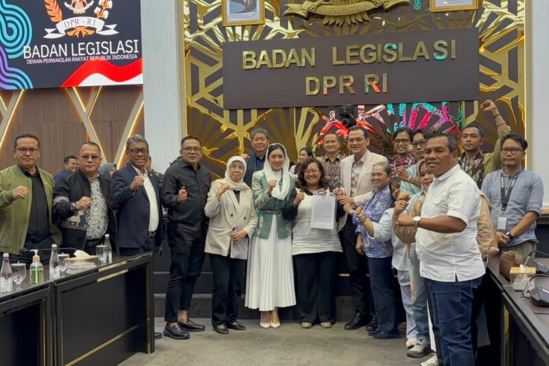 PPMAN) serta Koalisi Kawal RUU Masyarakat Adat di Gedung Nusantara I, Jakarta - PPMAN