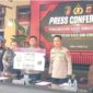 Rilis penangkapan dua eksekutor pecah kaca dan gembos ban beromzet Rp4,1 miliar di Sukabumi - Humas Polres Cianjur