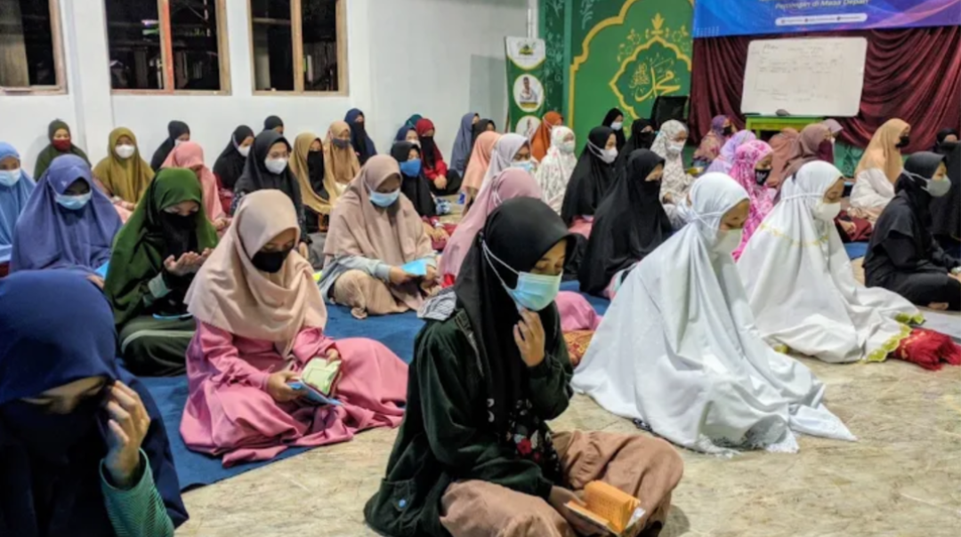Santriwati Ponpes El-Azzam Sukabumi - Ist