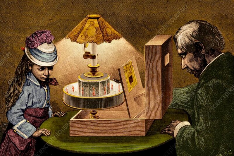 Animasi Pantomimes Lumineuses karya Charles - 
19th century illustration of a praxinoscope theatre. In 1876, Reynaud, a French inventor, created the Praxinoscope, an improvement of the Zoetrope. The Praxinoscope replaced the narrow viewing slits of the Zoetrope with an inner circle of 12 mirrors (equal to the number of images), allowing a clearer and less distorted view of the moving image. Several people could watch the performance at the same time. After Reynaud licensed his invention in 1877, it sold well in a number of the large Paris department stores.This improved version included a glass viewing screen which allowed the moving image to be superimposed over a changeable background. He continued to improve the design and in 1880 created the first projection version. The Projection Praxinoscope used a lantern to project the moving images onto a small screen, allowing a larger audience to view it.